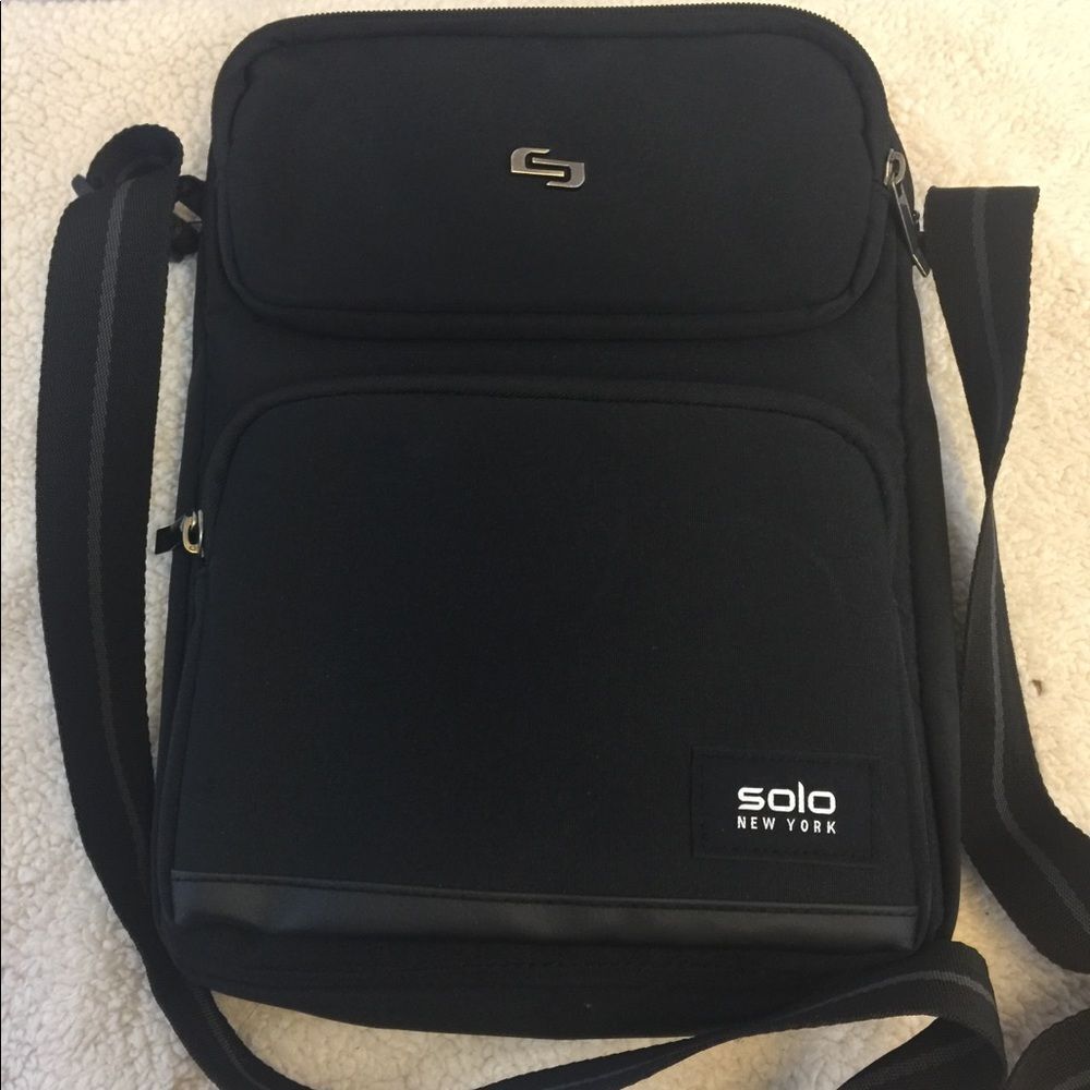 Solo New York Tablet Sling Crossbody Universal